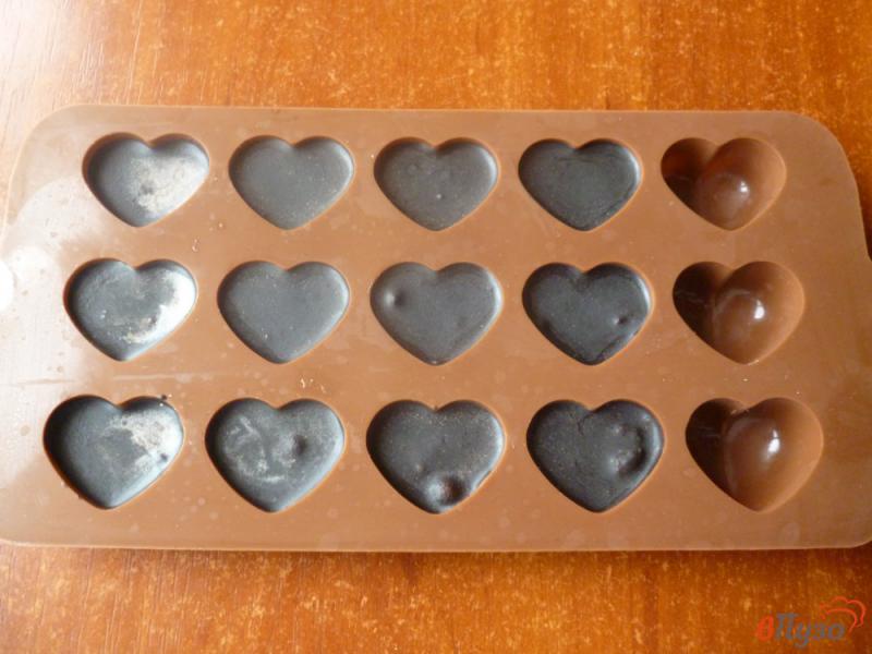 Фото приготовление рецепта: Молочные шоколадные конфеты с кэробом шаг №5