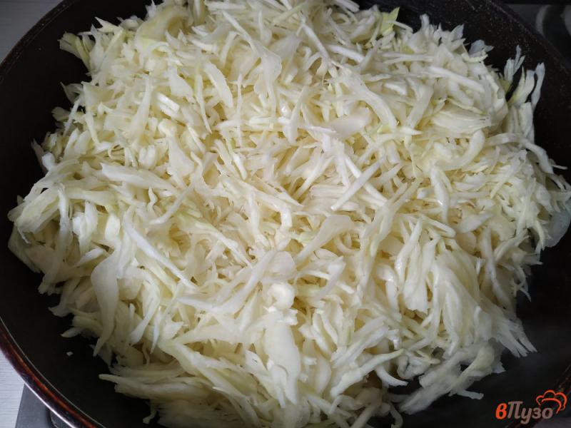 Фото приготовление рецепта: Тушёная капуста со стручковой фасолью шаг №4