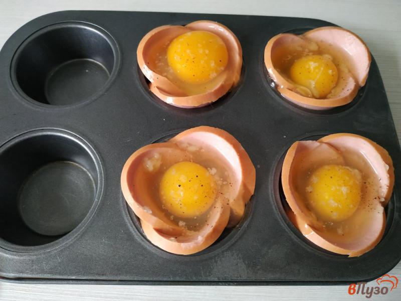Фото приготовление рецепта: Закусочное яйцо с колбасой и картофелем шаг №6