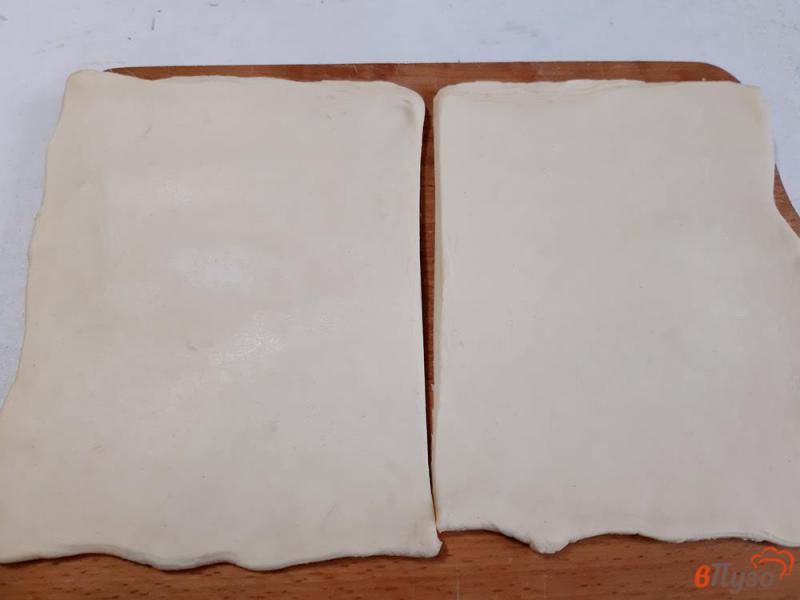 Фото приготовление рецепта: Кальцоне закрытая пицца из слоеного теста шаг №2