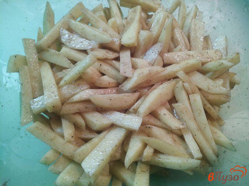 Фото приготовление рецепта: Запеченный картофель с чесноком и зеленью шаг №4