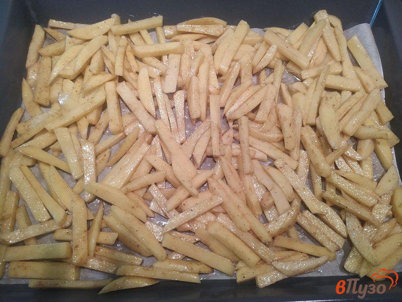 Фото приготовление рецепта: Запеченный картофель с чесноком и зеленью шаг №5