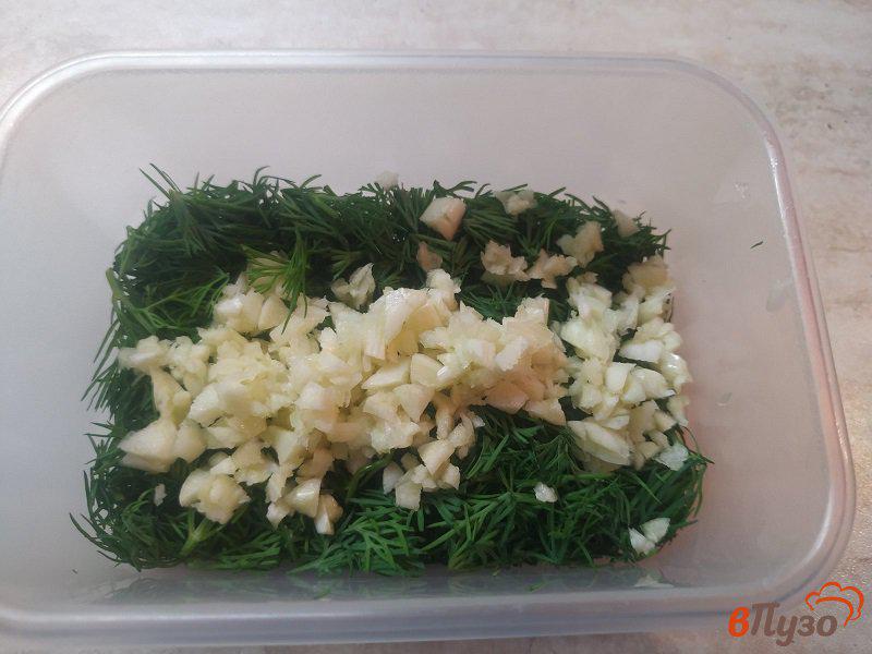 Фото приготовление рецепта: Запеченный картофель с чесноком и зеленью шаг №6