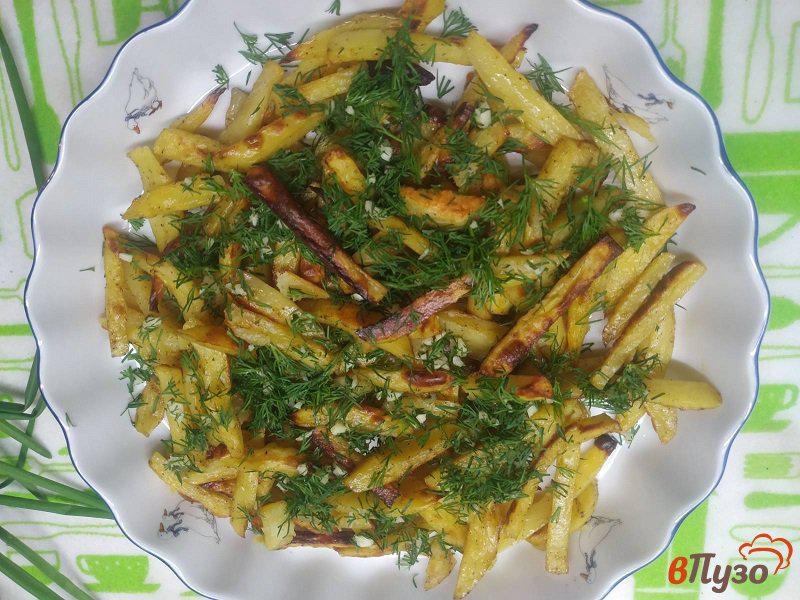 Фото приготовление рецепта: Запеченный картофель с чесноком и зеленью шаг №8
