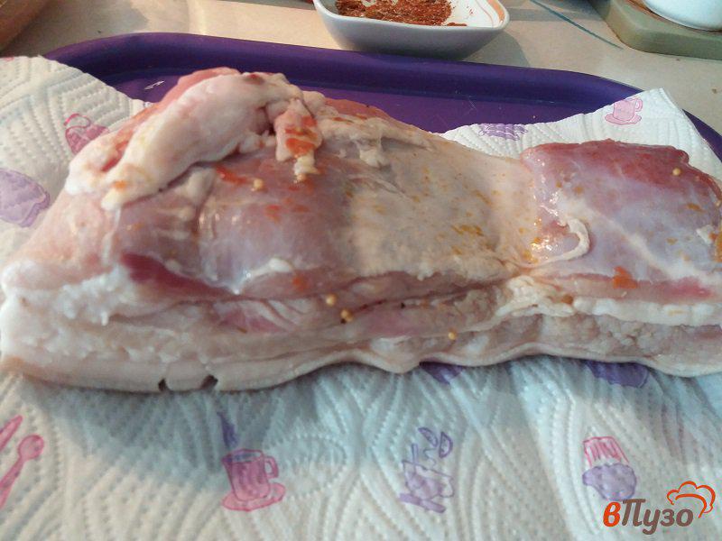 Фото приготовление рецепта: Грудинка  из свинины запеченная в пряных специях шаг №2