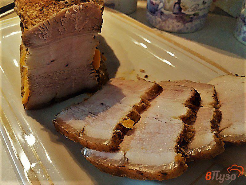 Фото приготовление рецепта: Грудинка  из свинины запеченная в пряных специях шаг №7