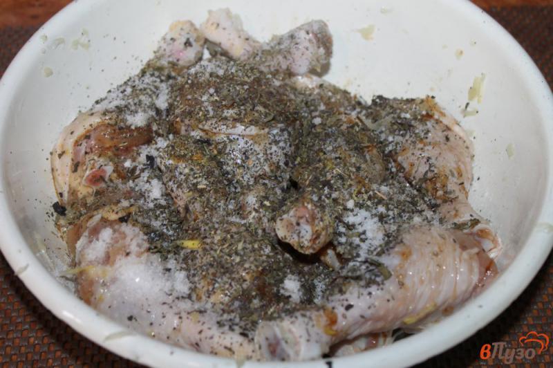Фото приготовление рецепта: Шашлык из куриных ножек в луковом маринаде с майонезом шаг №3