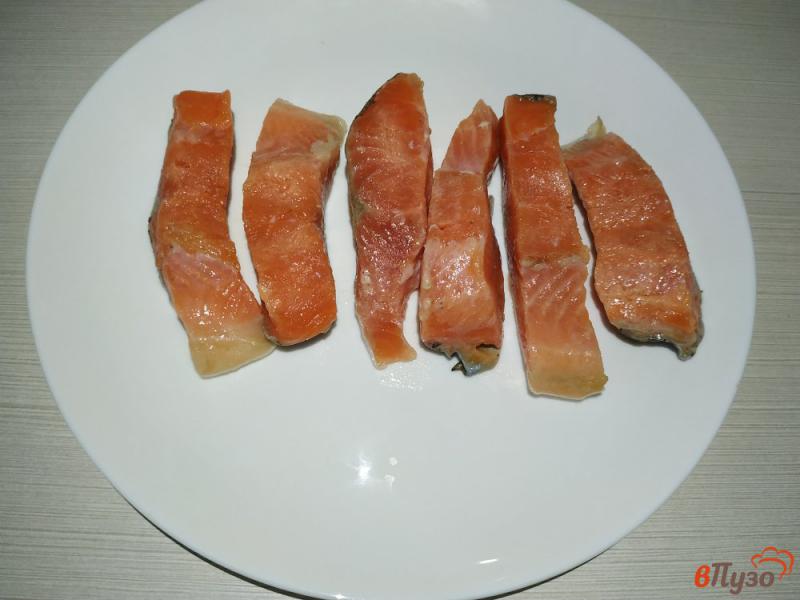 Фото приготовление рецепта: Жареный лосось в сухарях шаг №1