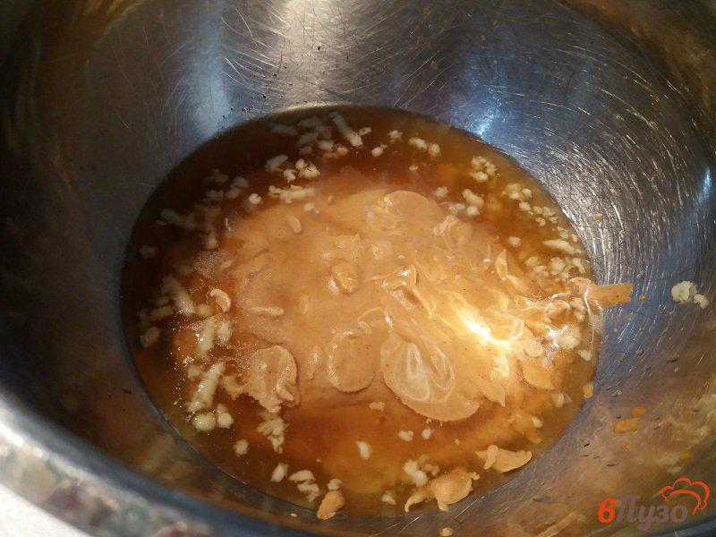 Фото приготовление рецепта: Запечённые куриные бёдра в томатно-чесночном соусе шаг №5