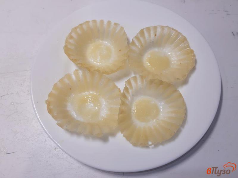Фото приготовление рецепта: Сырные тарталетки с авокадо шаг №6
