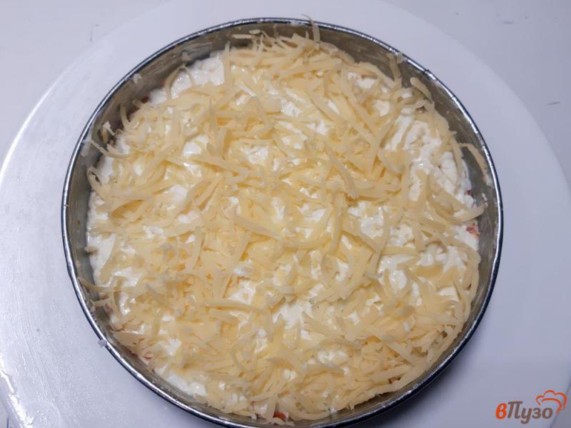 Фото приготовление рецепта: Салат «Мимоза» с рисом и шпротами шаг №12