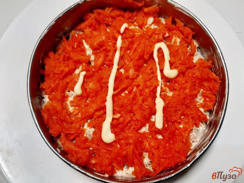 Фото приготовление рецепта: Салат «Мимоза» с рисом и шпротами шаг №10