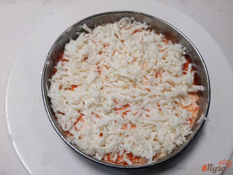Фото приготовление рецепта: Салат «Мимоза» с рисом и шпротами шаг №11