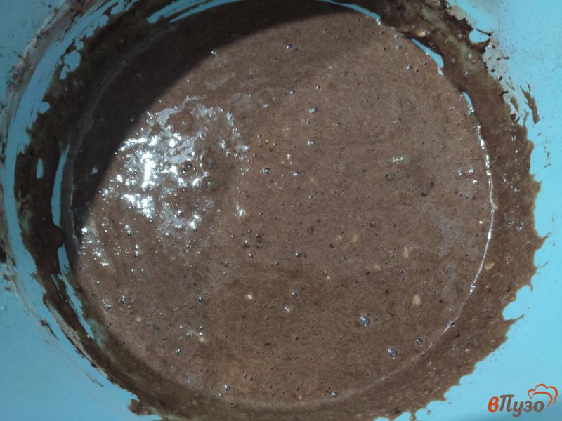 Фото приготовление рецепта: Шоколадно-банановый кекс без муки шаг №5