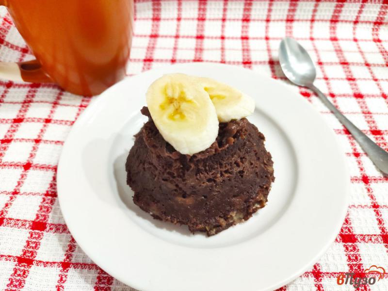 Фото приготовление рецепта: Шоколадно-банановый кекс без муки шаг №8