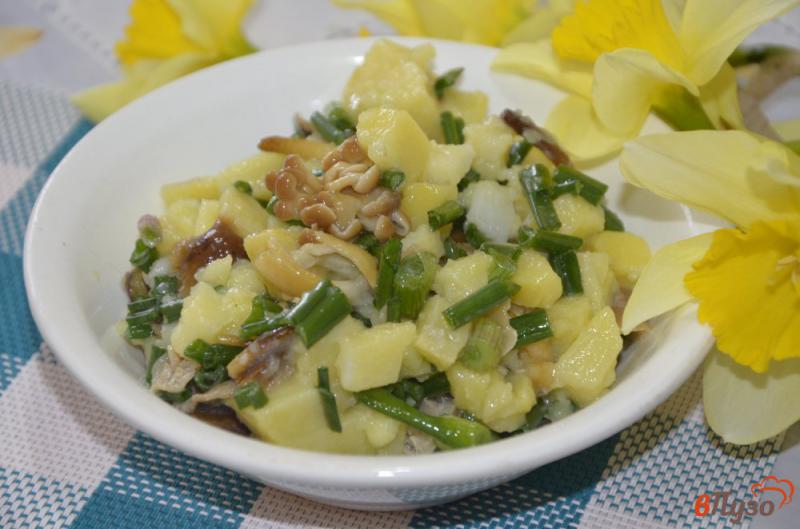 Фото приготовление рецепта: Постный картофельный салат с маринованными опятами шаг №4