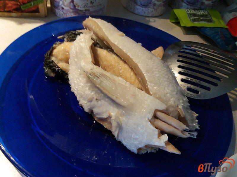 Фото приготовление рецепта: Рыбный суп из сёмги с луком шалот шаг №4