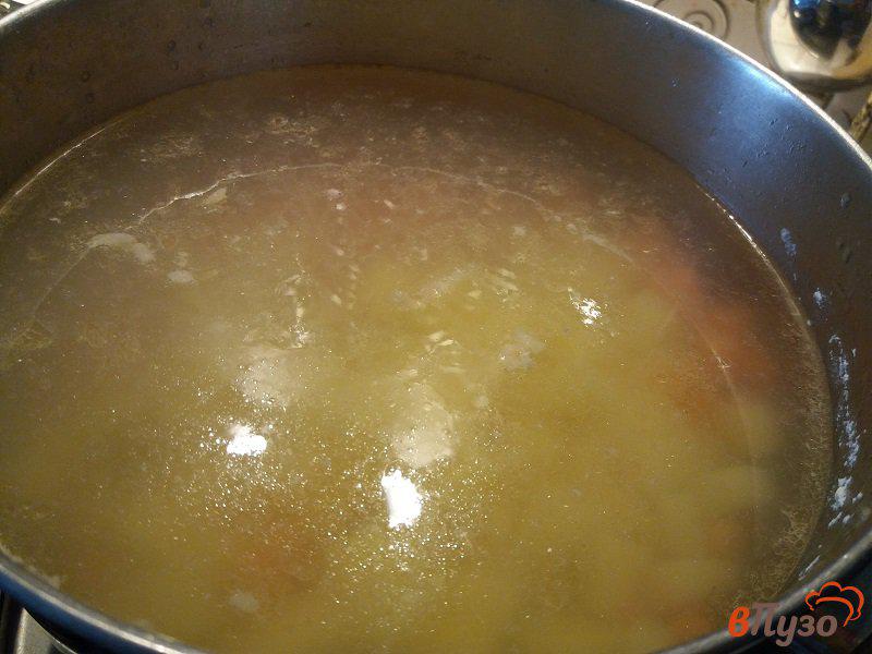 Фото приготовление рецепта: Рыбный суп из сёмги с луком шалот шаг №6