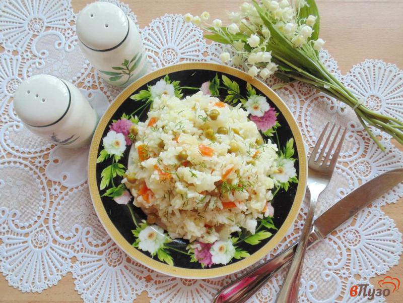 Фото приготовление рецепта: Рис с овощами и зеленым горошком шаг №7