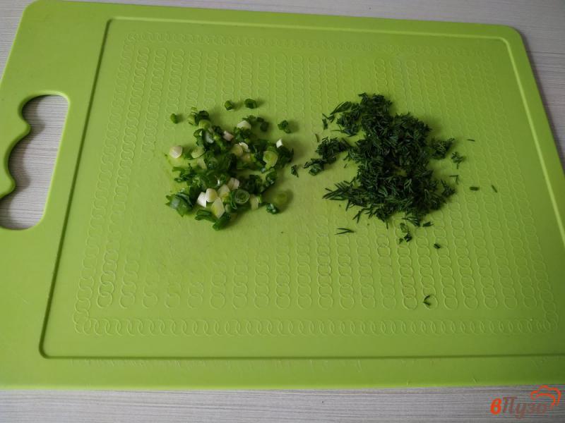 Фото приготовление рецепта: Салат из краснокочанной капусты и адыгейского сыра шаг №4
