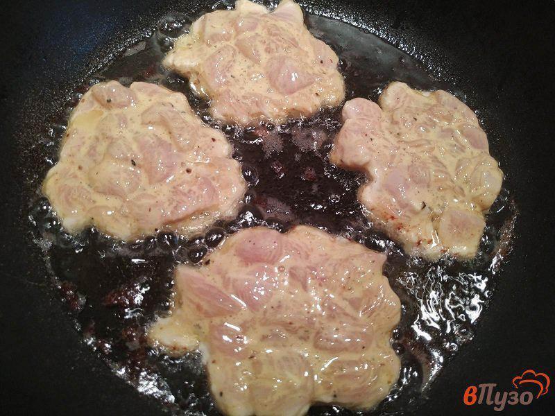 Фото приготовление рецепта: Куриные рубленные котлеты с горчичным соусом шаг №6