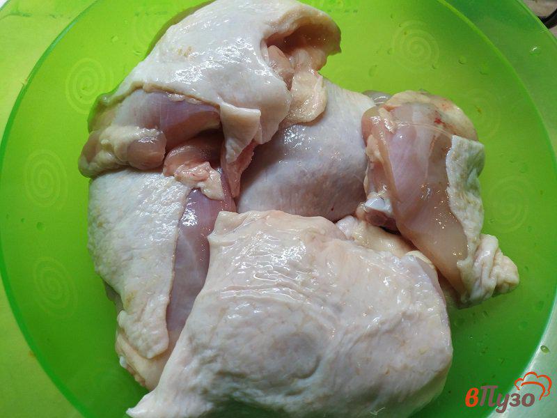 Фото приготовление рецепта: Запеченные куриные бёдра с картофелем шаг №1
