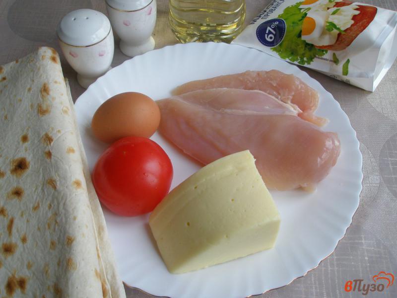 Фото приготовление рецепта: Куриная грудка в лаваше с помидорами и сыром шаг №1