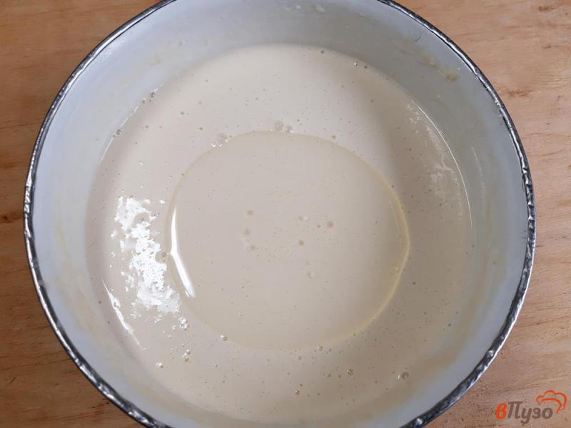 Фото приготовление рецепта: Блины с красной икрой на молоке с водой шаг №3