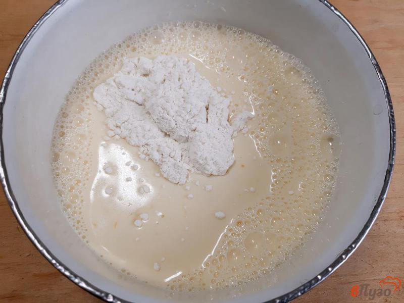 Фото приготовление рецепта: Блины с красной икрой на молоке с водой шаг №2