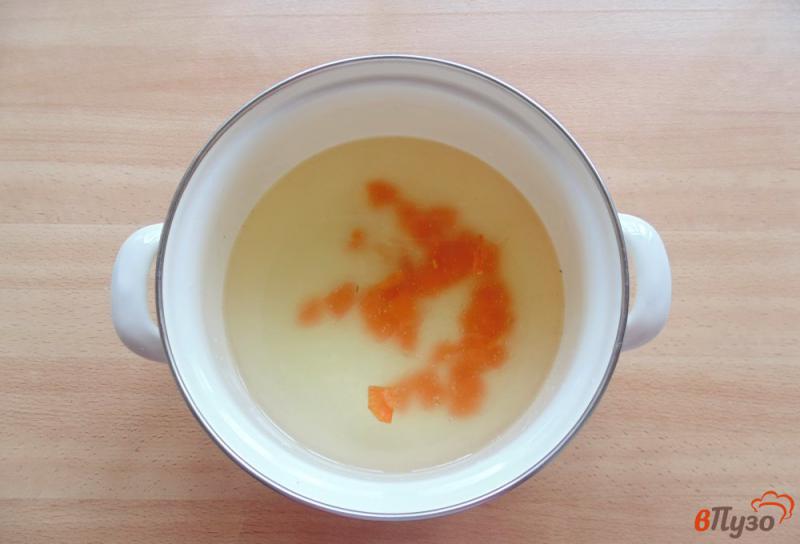 Фото приготовление рецепта: Куриный суп с гречневой лапшой и фрикадельками шаг №2