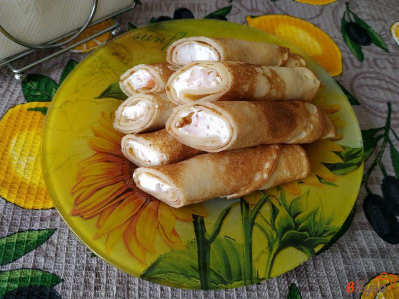 Фото приготовление рецепта: Блинчики со сливочным сыром и креветками шаг №8