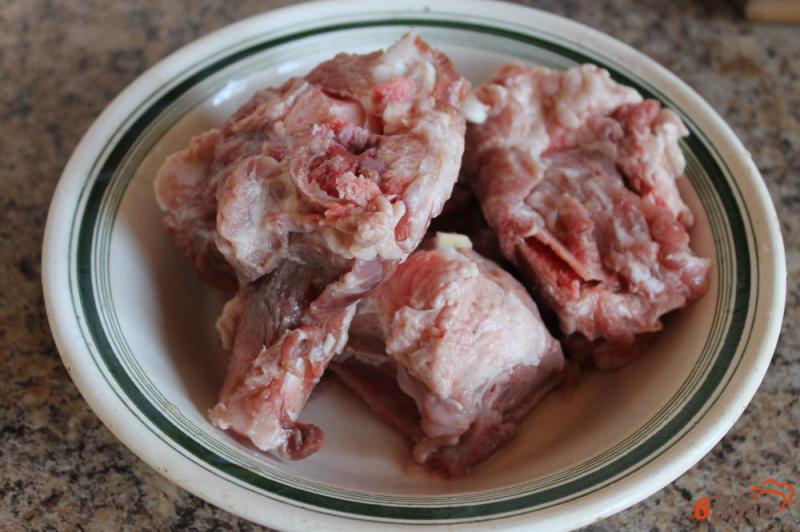 Фото приготовление рецепта: Зеленый борщ на свинине со щавелем и яйцом шаг №1