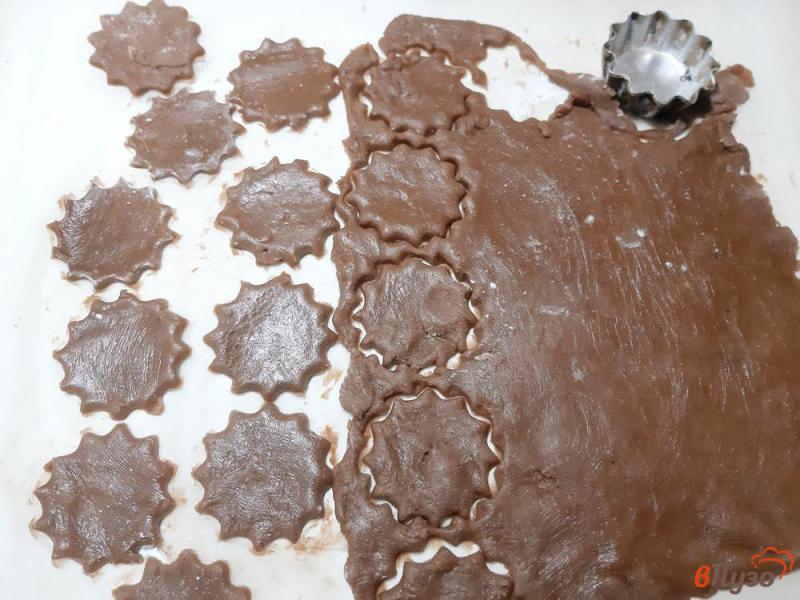 Фото приготовление рецепта: Печенье с какао и сгущенкой шаг №10