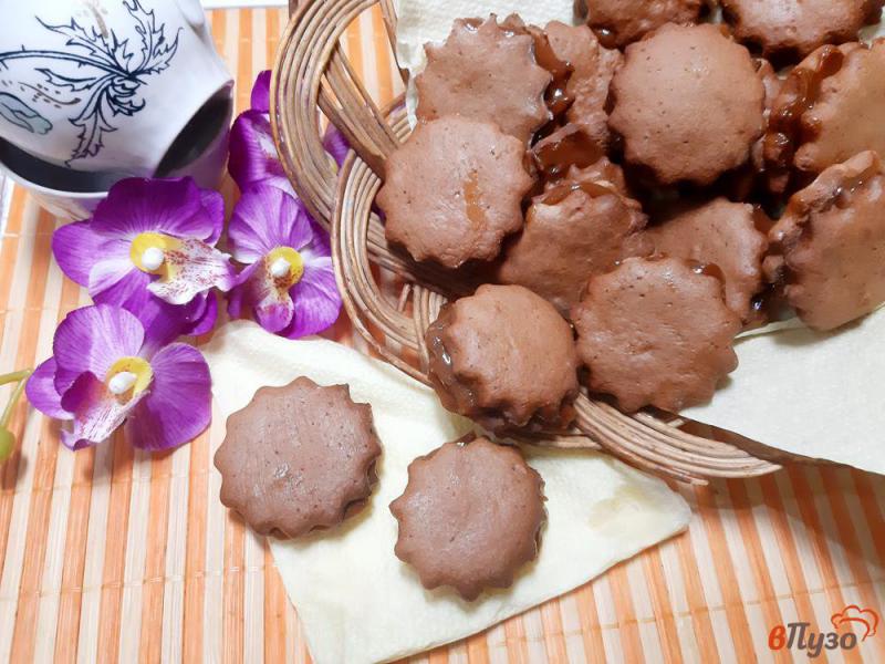 Фото приготовление рецепта: Печенье с какао и сгущенкой шаг №16