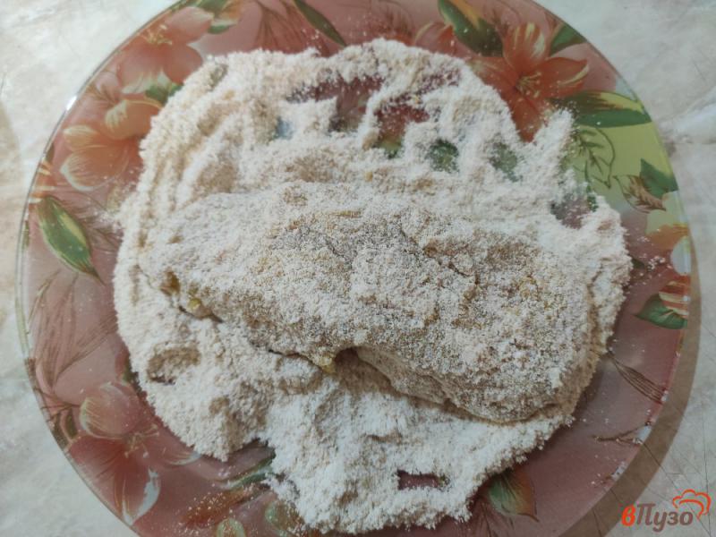Фото приготовление рецепта: Пангасиус жареный в панировке шаг №4
