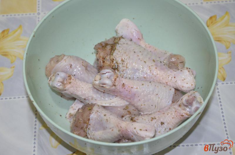 Фото приготовление рецепта: Куриные голени в панировке шаг №1