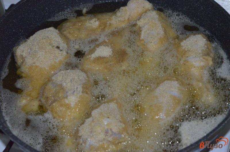 Фото приготовление рецепта: Куриные голени в панировке шаг №3