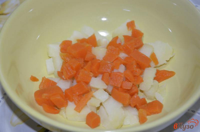 Фото приготовление рецепта: Постный  салат с  маринованным кабачком и зеленым горошком шаг №1