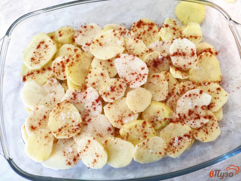 Фото приготовление рецепта: Запеканка из картофеля с пангасиусом шаг №4