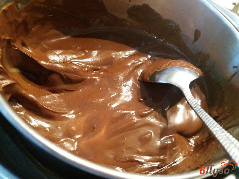 Фото приготовление рецепта: Крафтовый темный шоколад и конфеты с вяленой клюквой шаг №1