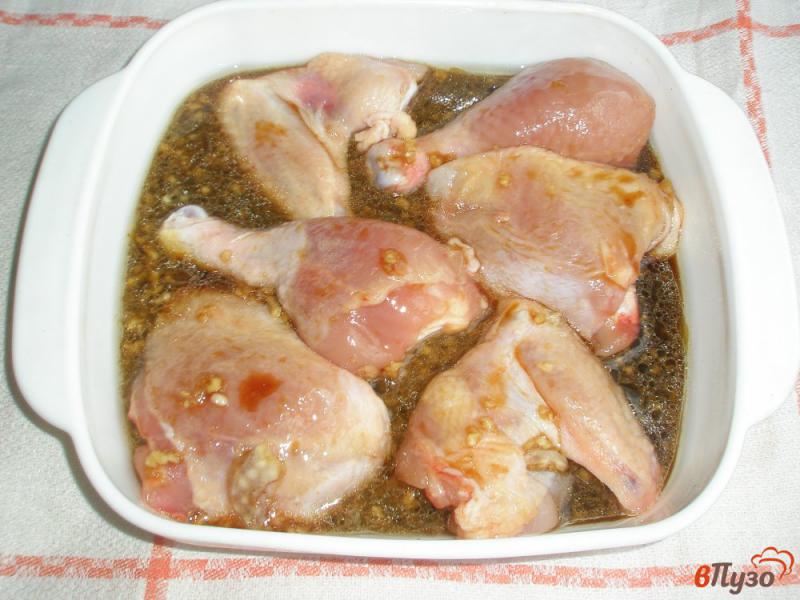 Фото приготовление рецепта: Курица запеченная с апельсинами и соевым соусом шаг №4