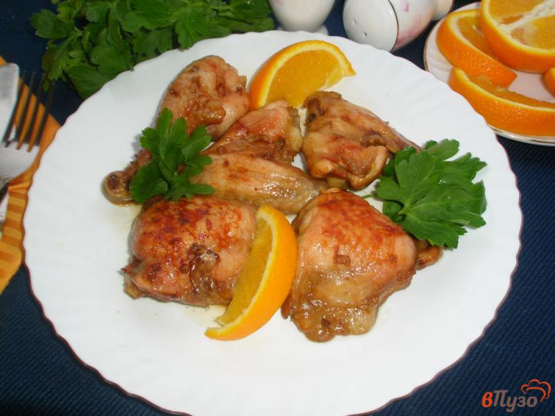 Фото приготовление рецепта: Курица запеченная с апельсинами и соевым соусом шаг №7