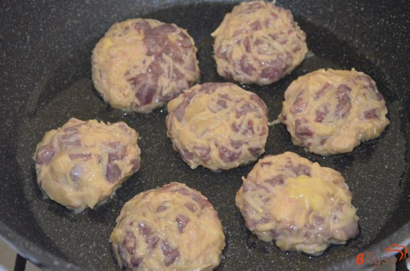 Фото приготовление рецепта: Рубленные котлеты из утки с картофелем шаг №5