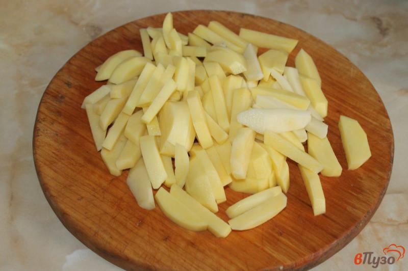 Фото приготовление рецепта: Картошка фри в духовке шаг №2