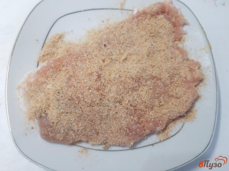 Фото приготовление рецепта: Отбивные из свинины с оливками под сыром шаг №3
