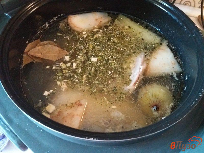 Фото приготовление рецепта: Куриный суп с детскими макаронами шаг №3