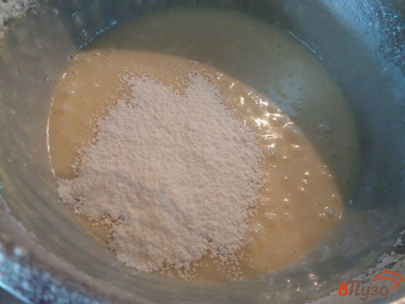 Фото приготовление рецепта: Кекс с изюмом и вяленой клюквой шаг №5