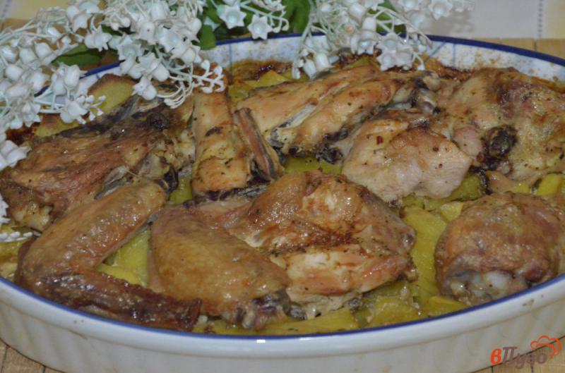 Фото приготовление рецепта: Курица кусочками запеченная с картофелем шаг №5
