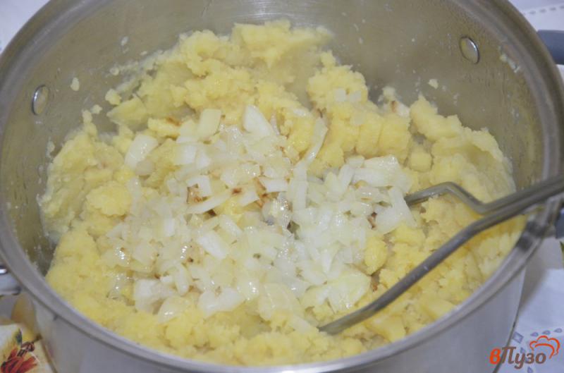 Фото приготовление рецепта: Постные вареники с картошкой и грибной поджаркой шаг №4