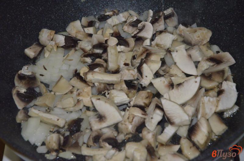 Фото приготовление рецепта: Постные вареники с картошкой и грибной поджаркой шаг №9